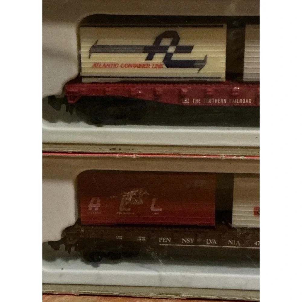 Model Power N Scale Lot Of 2 Flat Car With‎ Containers, #1